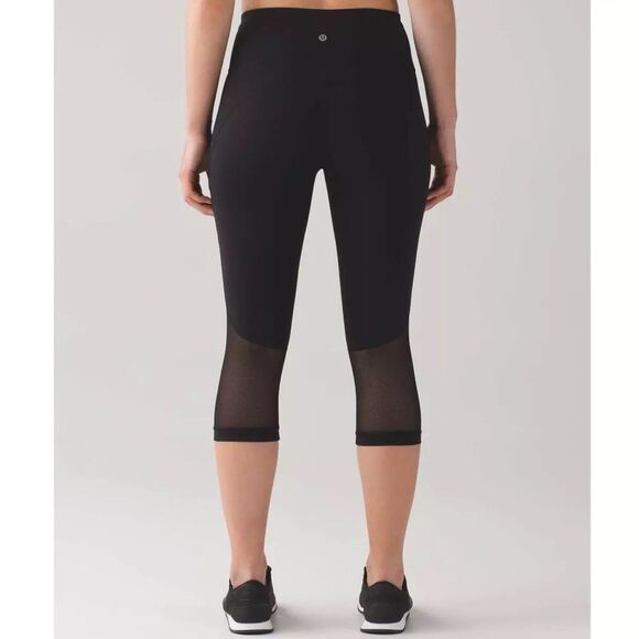 Lululemon Gear Up Crop Leggings (17″) • Black • Size 2 • EUC - Picture 2 of 5